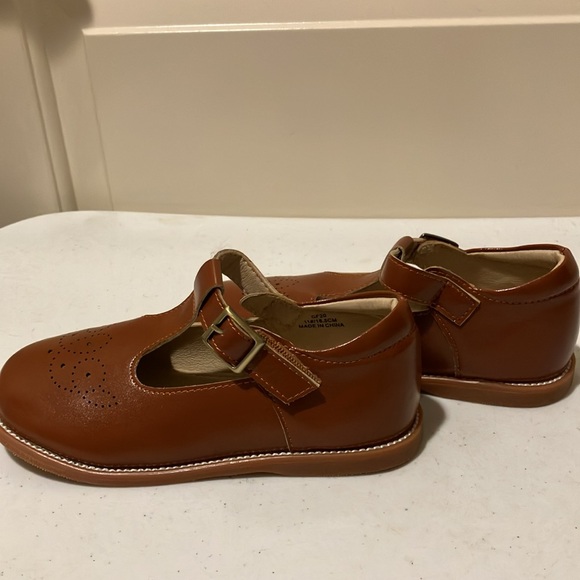 NWOT Girls 13 Ginfive Brown T strap Shoes Rubber Non Marking Soles Back 2 School - Picture 4 of 6